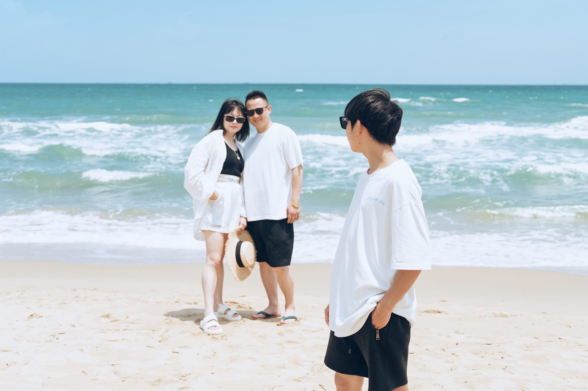 Áo trắng & sóng
